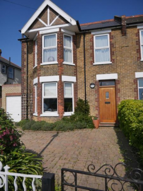 Close to beaches and town, off street parking
